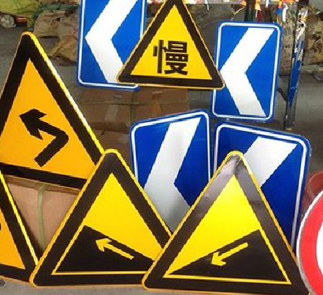 砚山标识标牌中颜色的确定是很重要的。