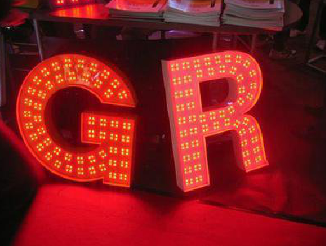 砚山LED发光字常见的安装误区。